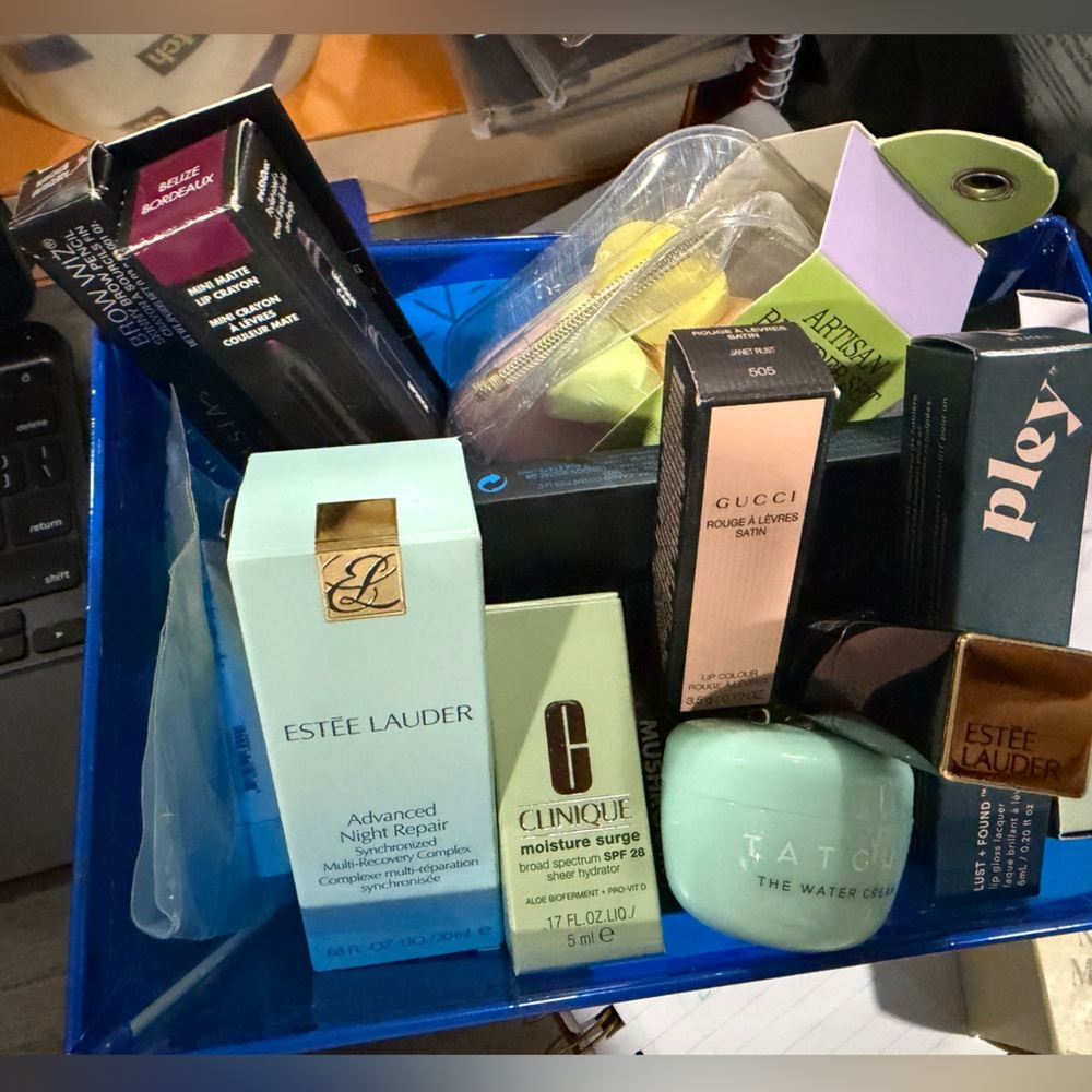🤎🖤Random beauty/skincare item🤎🖤 - Picture 2 of 3